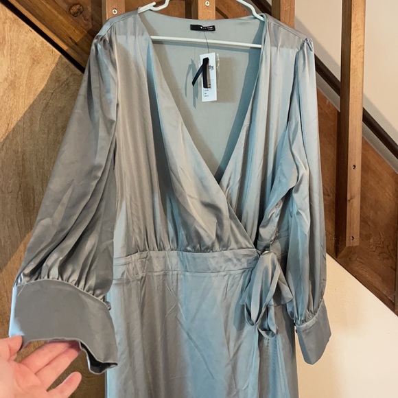 Sage satin midi wrap dress - Picture 3 of 4